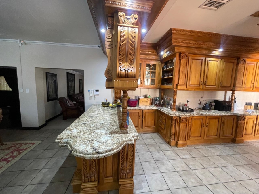 5 Bedroom Property for Sale in Christiana North West